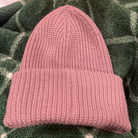 Herschel Supply Co. UO Urban Outfitters knit Juneau Beanie rose blush color - Picture 4 of 8